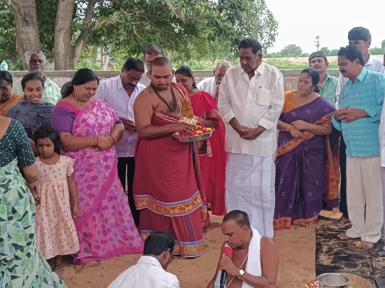శ్రీ మహాలకక్ష్మీ తల్లి ఆలయలో ప్రత్యేక పూజలు
