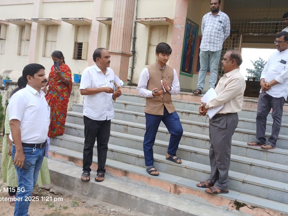 అభివృద్ది పనులను పరిశీలించిన ట్రైనీ కలెక్టర్