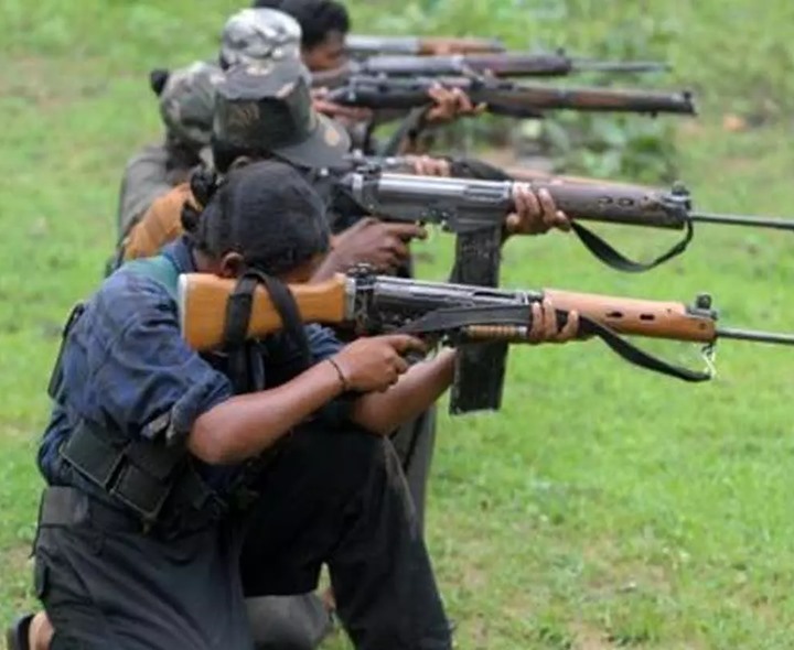 71 మంది మావోయిస్టుల లొంగుబాటు