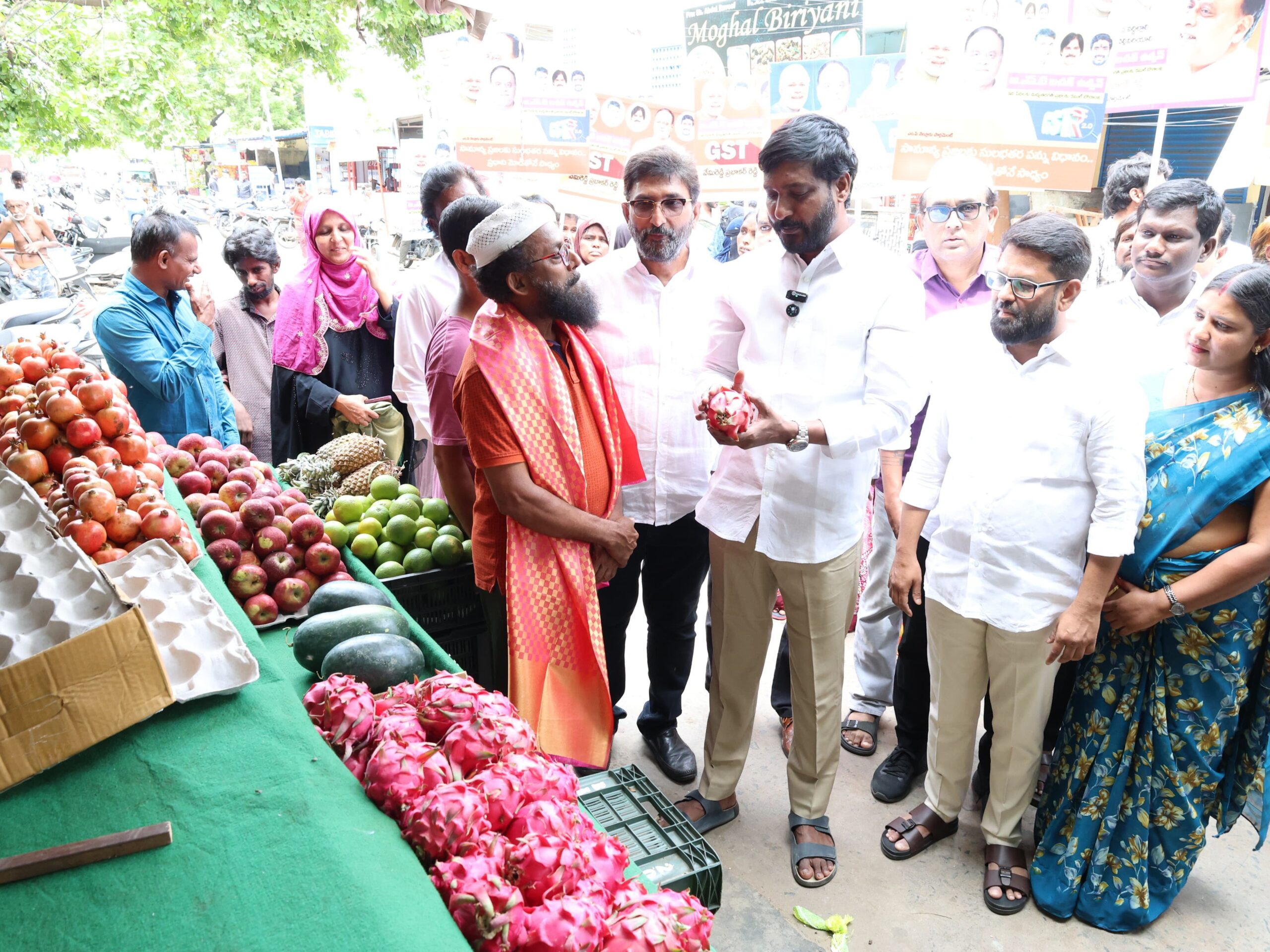 ‘స్వదేశీ వస్తువులనే వాడుదాం.. స్థానిక వ్యాపారాన్ని అభివృద్ధి చేద్దాం’