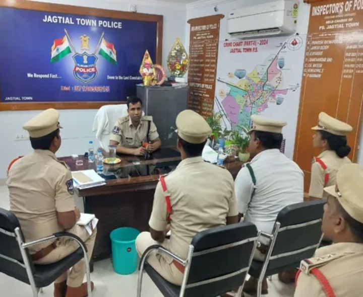 ట్రాఫిక్ పోలీస్ స్టేషన్‌లను తనిఖీ చేసిన ఎస్పీ