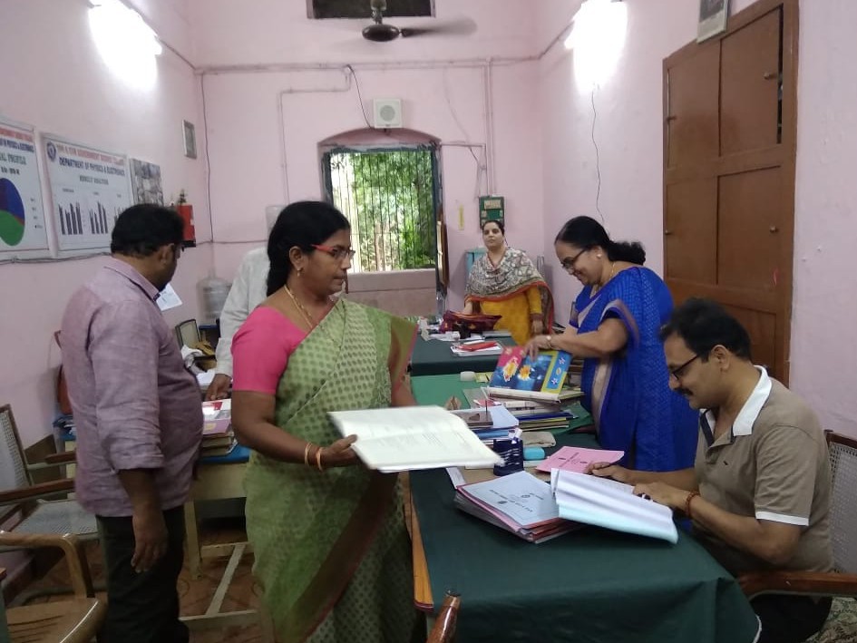 ‘రికార్డుల సక్రమంగా లేకపోతే చర్యలు తప్పవు’