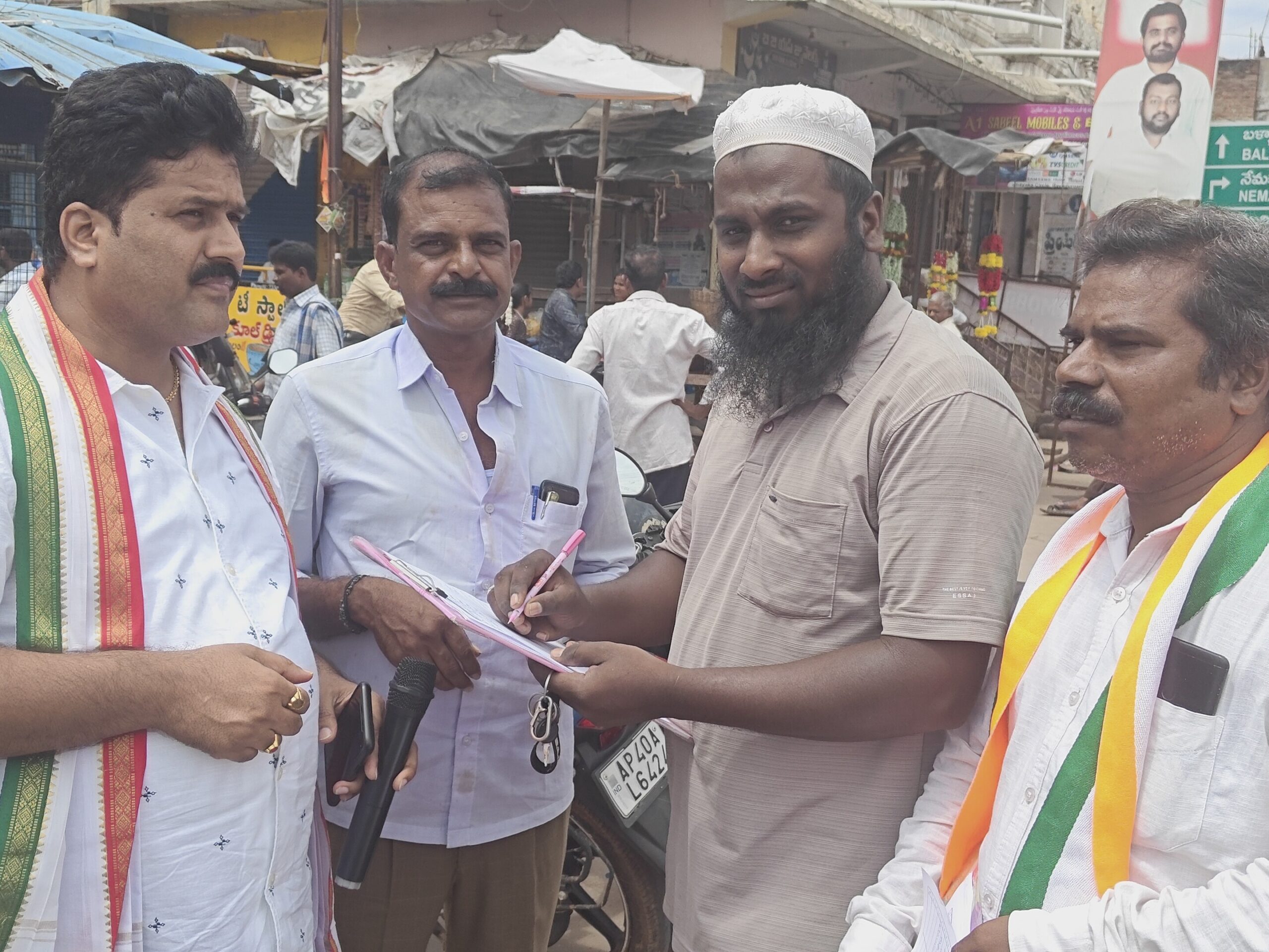 మోదీ ప్రభుత్వం గద్దె దిగాలని సంతకాల సేకరణ