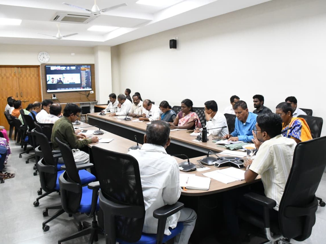 అధికారులపై కలెక్టర్ ఆగ్రహం