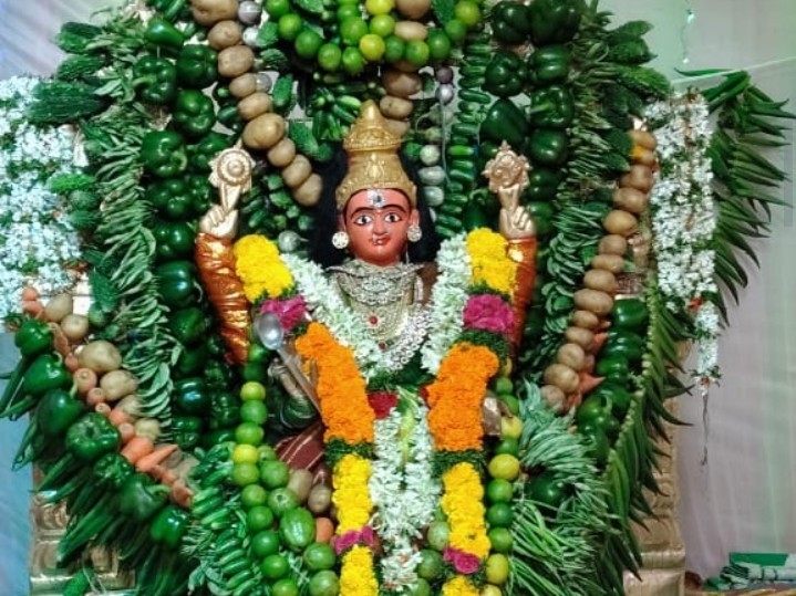 సీఎస్‌పురంలో అన్నపూర్ణా దేవిగా  దర్శనమిచ్చిన అమ్మవారు