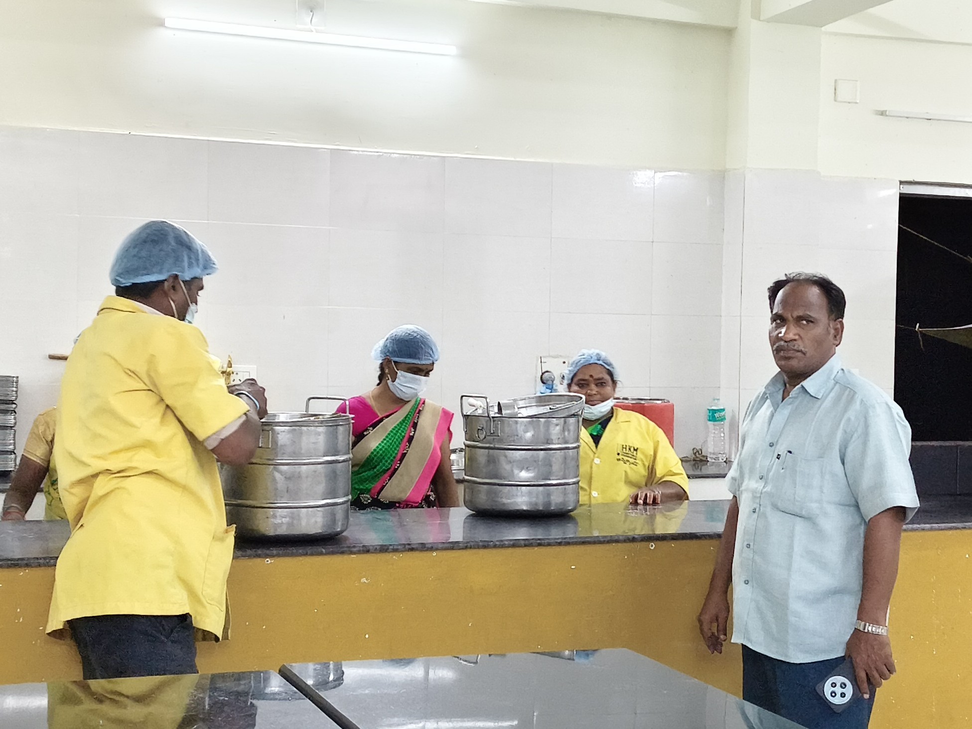 ప్రజలకు అందించే భోజనం రుచిగా ఉండాలి: కమిషనర్