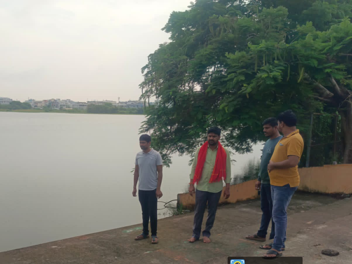పోచమ్మ చెరువులో బతుకమ్మ నిమజ్జన ఏర్పాట్లు