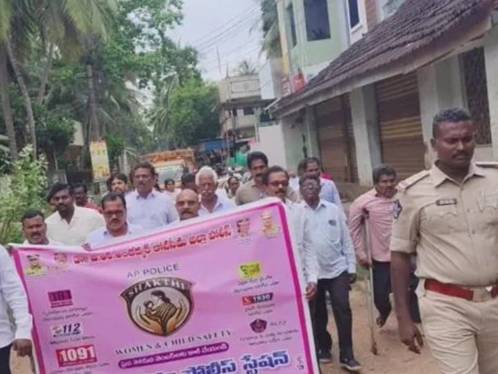 డ్రగ్స్ వినియోగంపై అవగాహన ర్యాలీ: SI