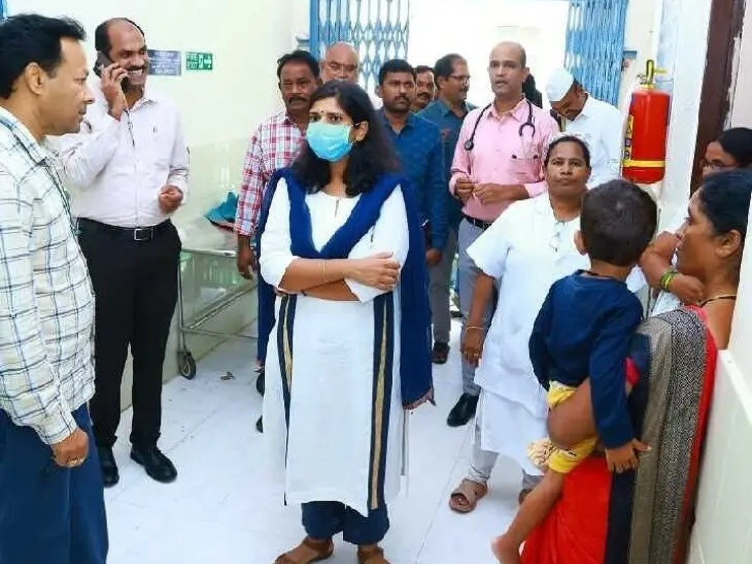 పేదలకు వైద్యం అందించాలి:  కలెక్టర్