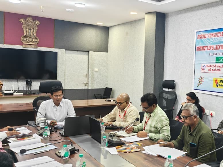 రుణ పరిమితి పెంచాలి: జిల్లా కలెక్టర్