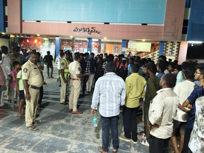 కనిగిరిలో పవన్ అభిమానుల సందడి