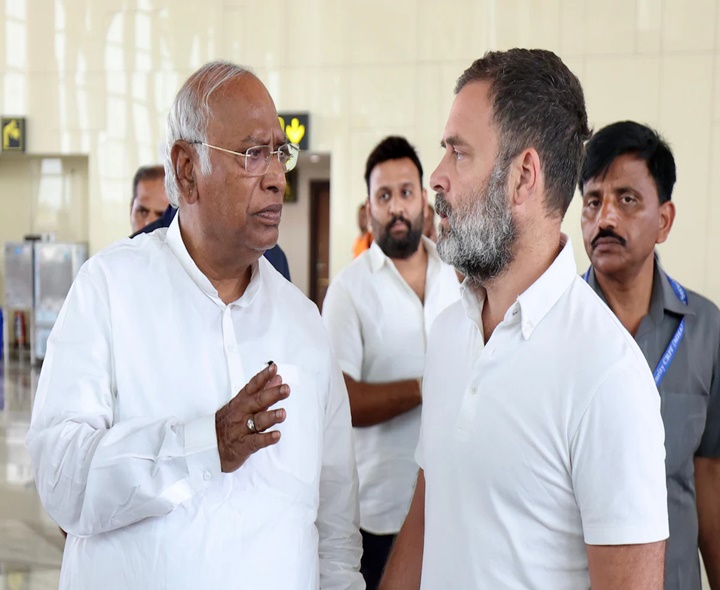 ఏఐసీసీ పరిశీలకులతో ఖర్గే, రాహుల్ సమావేశం