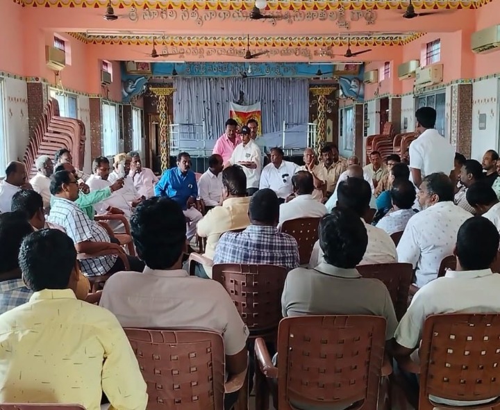 హిజ్రాల అరాచకాలను ముక్తకంఠంతో ఖండించిన వ్యాపారస్తులు