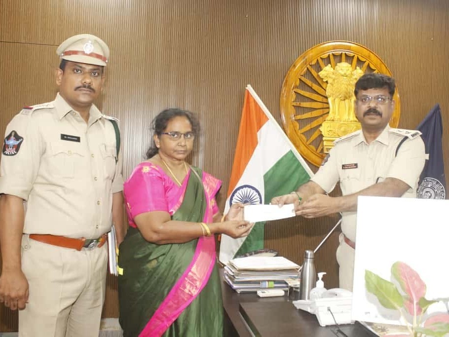 పోలీస్ కుటుంబాలకు అండగా ఉంటాం: ఎస్పీ