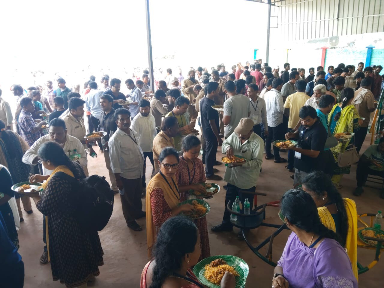 ‘భోజనాలు చేసి విజయవాడ వెళ్లారు’