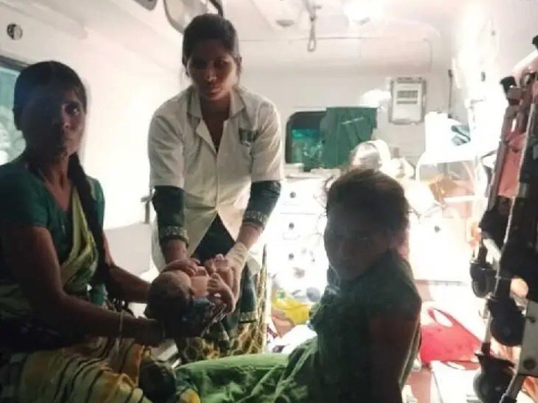 అంబులెన్సులో ప్రసవం.. తల్లిబిడ్డ క్షేమం