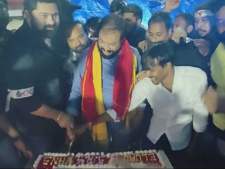 ఏలూరులో పవన్ అభిమానుల సందడి