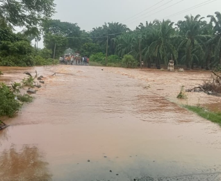 పల్లిపాడు – ఏన్కూరు రాకపోకలకు అంతరాయం