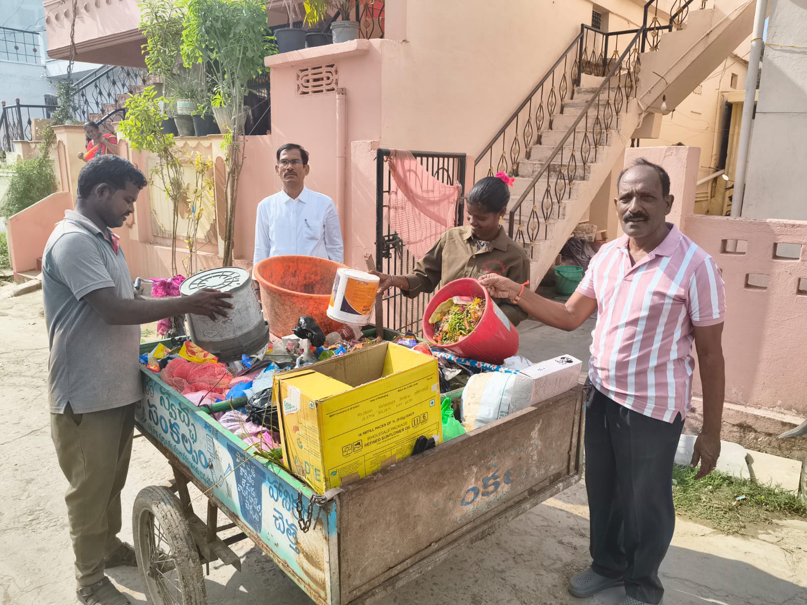 శానిటేషన్ పనులను పరిశీలించిన ఎంపీడీవో