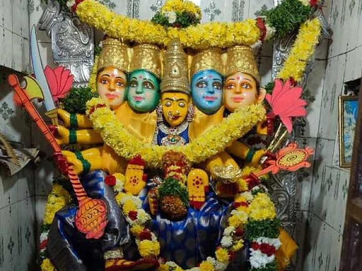గాయత్రీ దేవిగా కొలువైన సోమేశ్వర స్వామి అమ్మవారు
