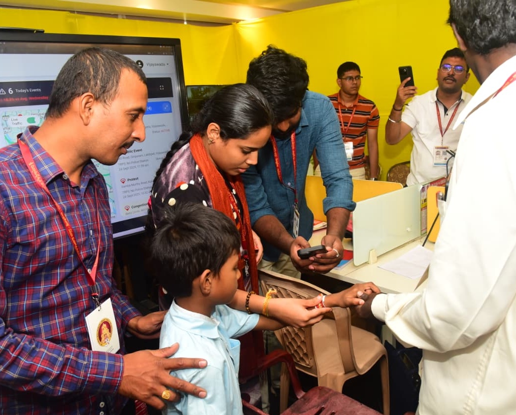 చిన్నారుల భద్రత కోసం క్యూఆర్ కోడ్