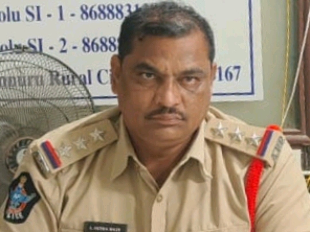 దసరాకు ఊరు వెళ్తున్నారా జర భద్రం: సీఐ