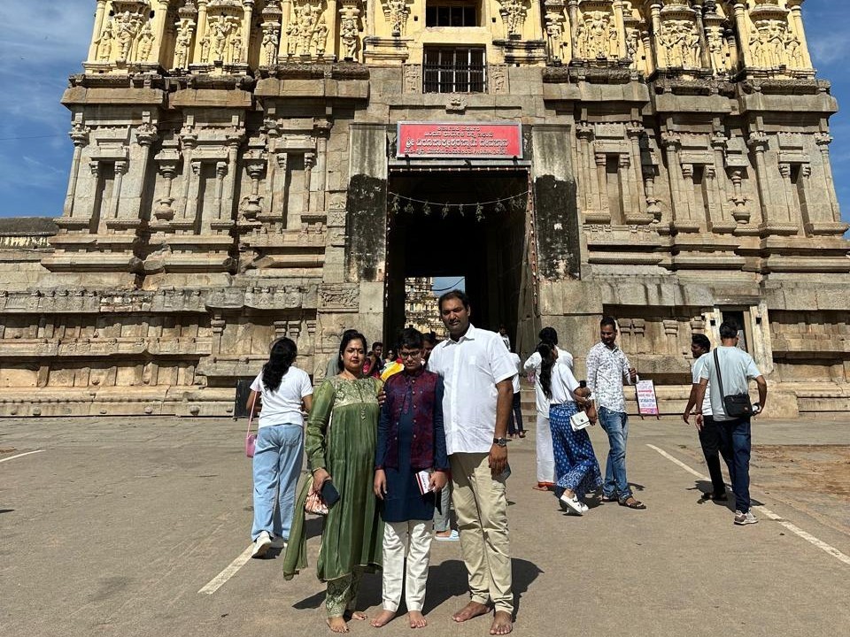 హంపి విరూపాక్ష దేవాలయాన్నీ దర్శించుకున్న ఎమ్మెల్యే దంపతులు