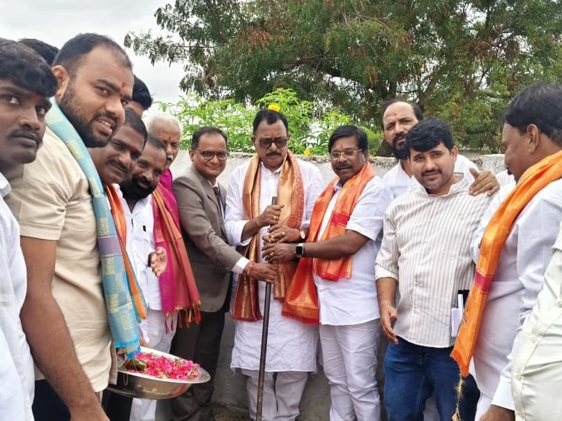 సీతారామాంజనేయ స్వామిని దర్శించుకున్న ఎమ్మెల్యే