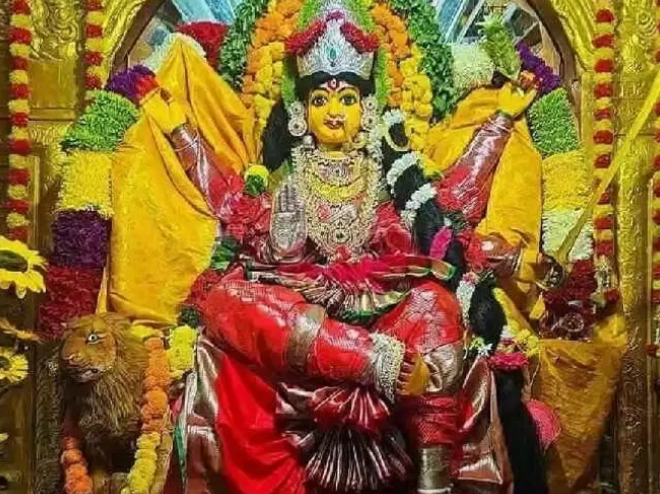 కాత్యాయని దేవి అవతారంలో దుర్గమ్మ