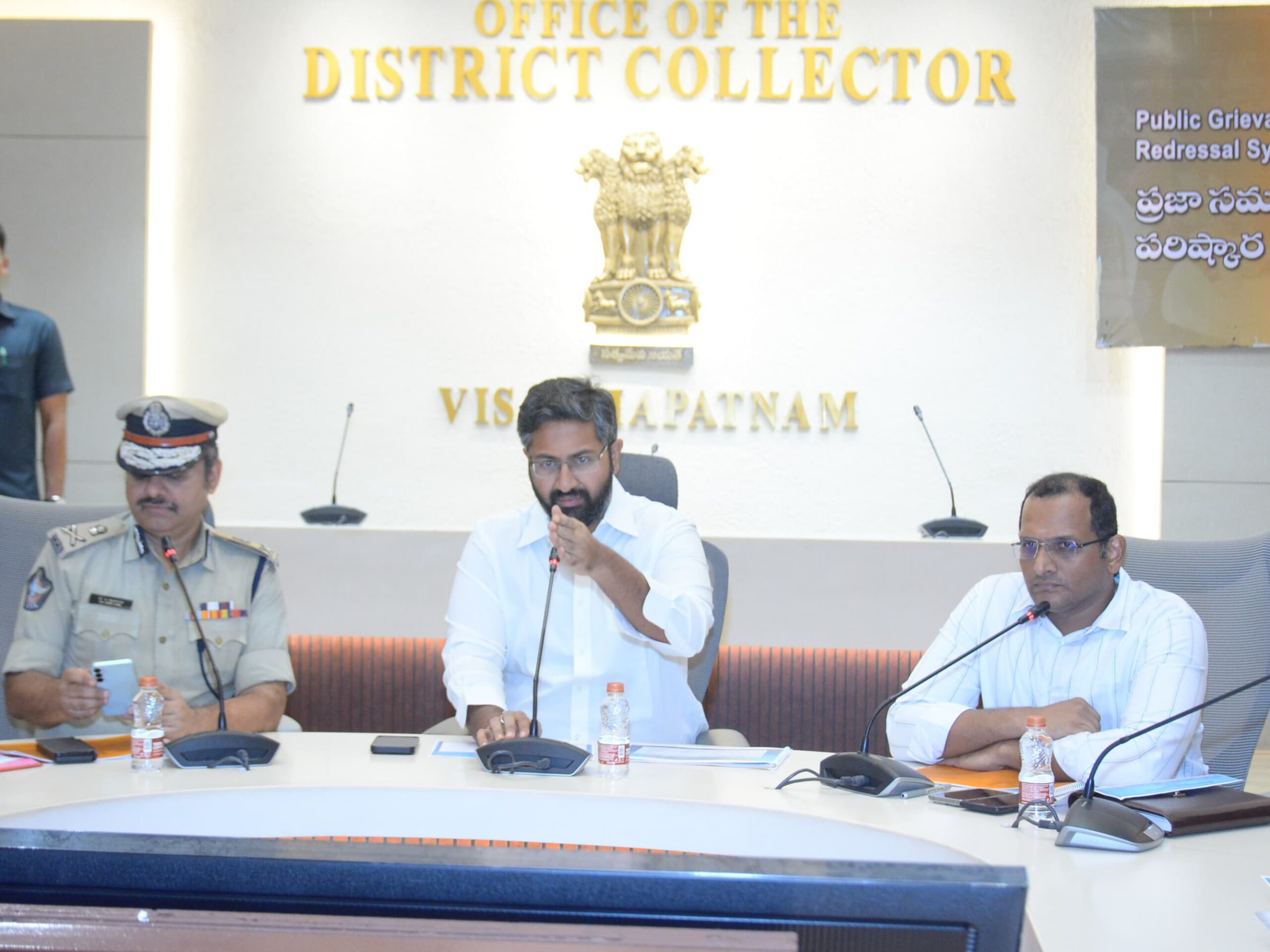 ట్రాఫిక్ నియంత్రణపై ఉన్నతస్థాయి సమీక్ష