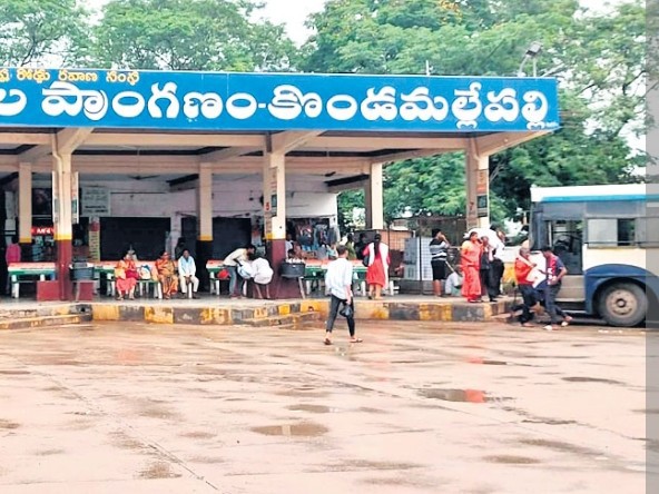 ‘పండుగలు వచ్చేది ఆర్టీసీ వారు దోచుకునేందుకేనా?’