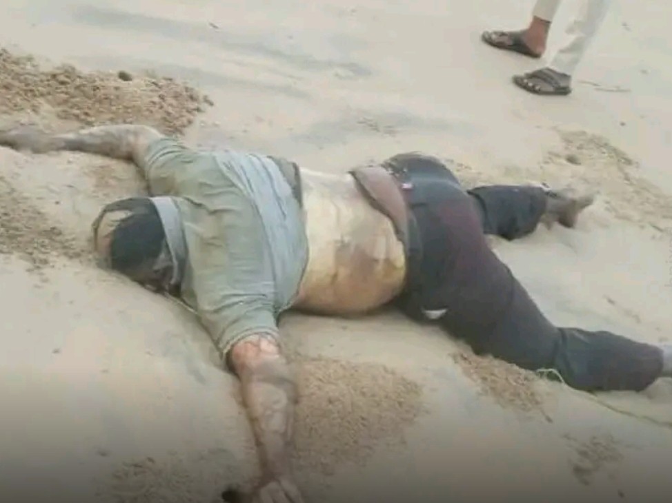 బాపట్లలో గుర్తుతెలియని మృతదేహం లభ్యం