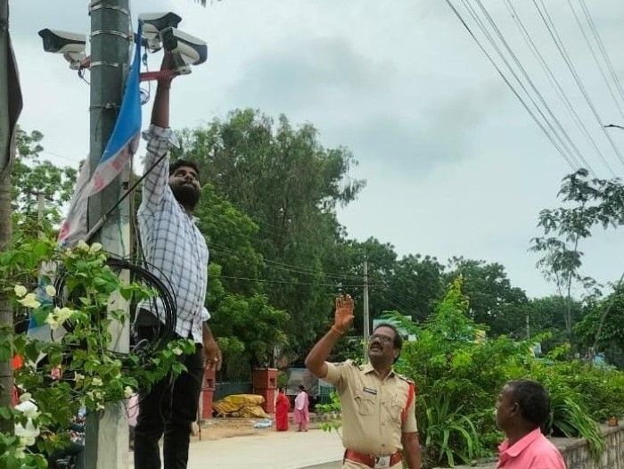 నేరాల నియంత్రణకు CC కెమెరాలు ఏర్పాటు