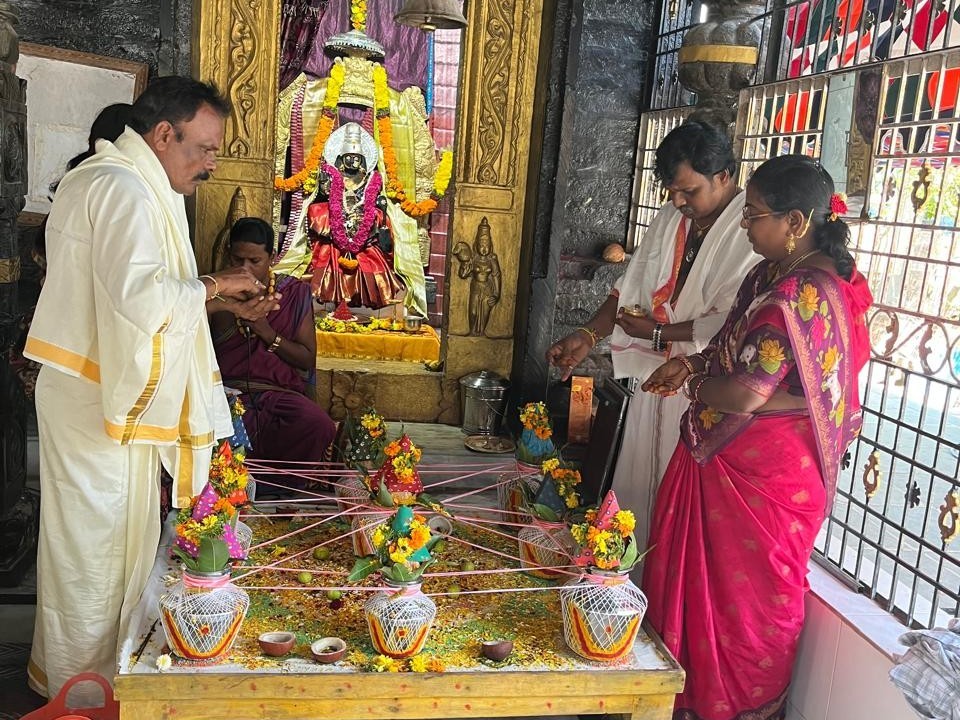 కాత్యాయని రూపంలో ఈశ్వరి మాత దర్శనం