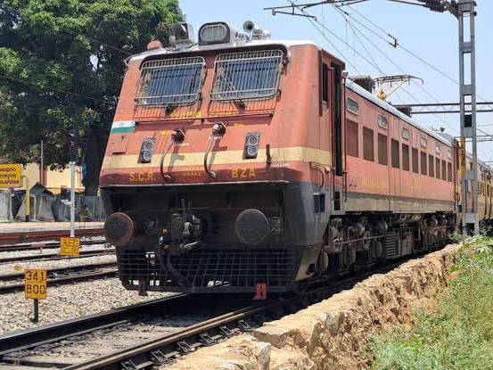 ముంబై–కరీంనగర్ రైలు తిరిగి ప్రారంభం