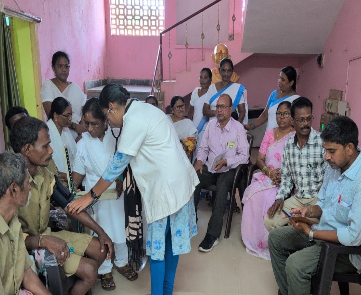 ‘పారిశుద్ధ్యాన్ని మెరుగుపరచడంలో క్లాప్ మిత్రుల పాత్ర ఎంతో కీలకం’