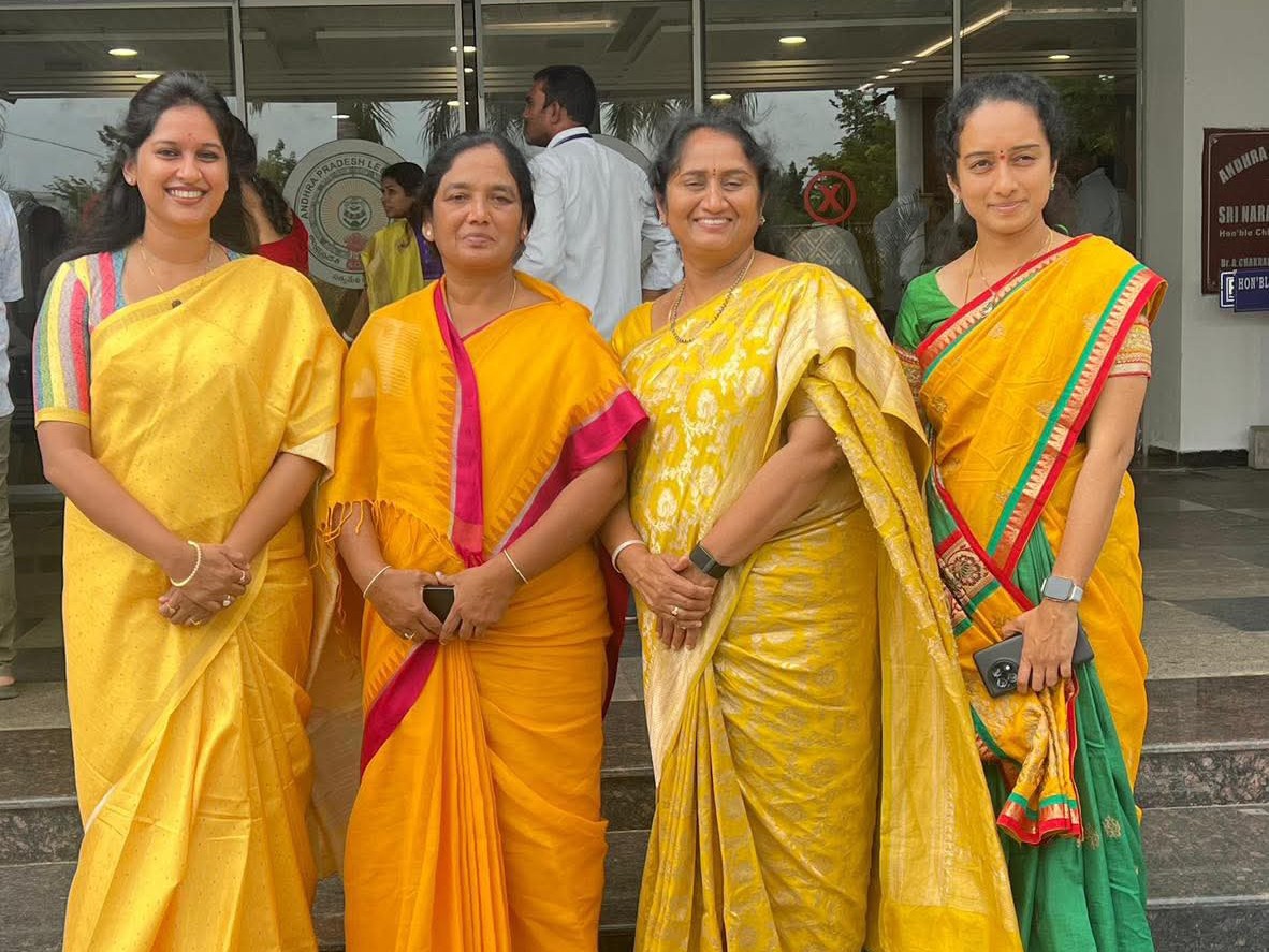 అసెంబ్లీకి పసుపు చీరలో వెళ్లిన మహిళా ఎమ్మెల్యేలు