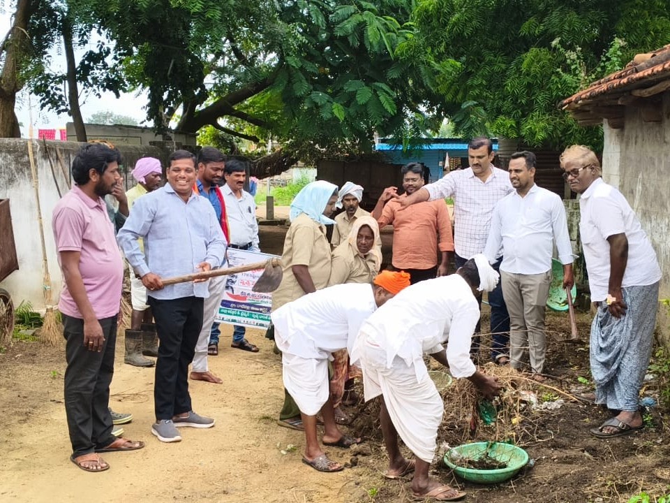 స్పెషల్ ఆఫీసర్ ఆధ్వర్యంలో స్వచ్ఛతా హి సేవా