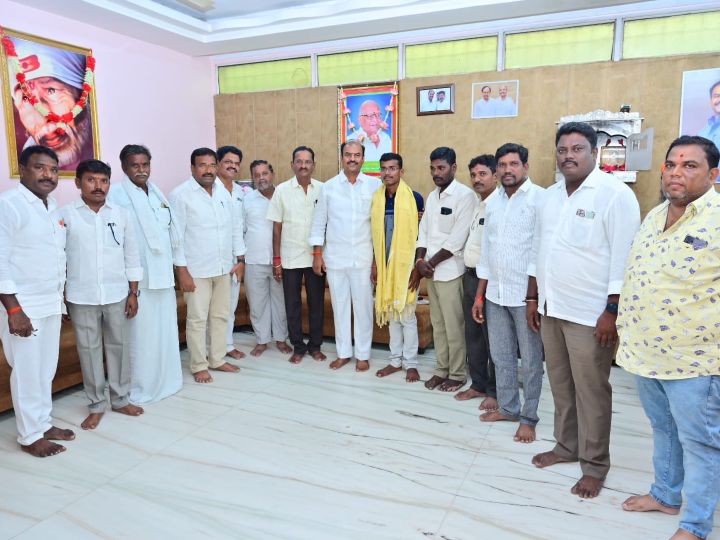 ఎంబీబీఎస్ సీటు సాధించిన విద్యార్థికి ఎమ్మెల్యే సత్కారం