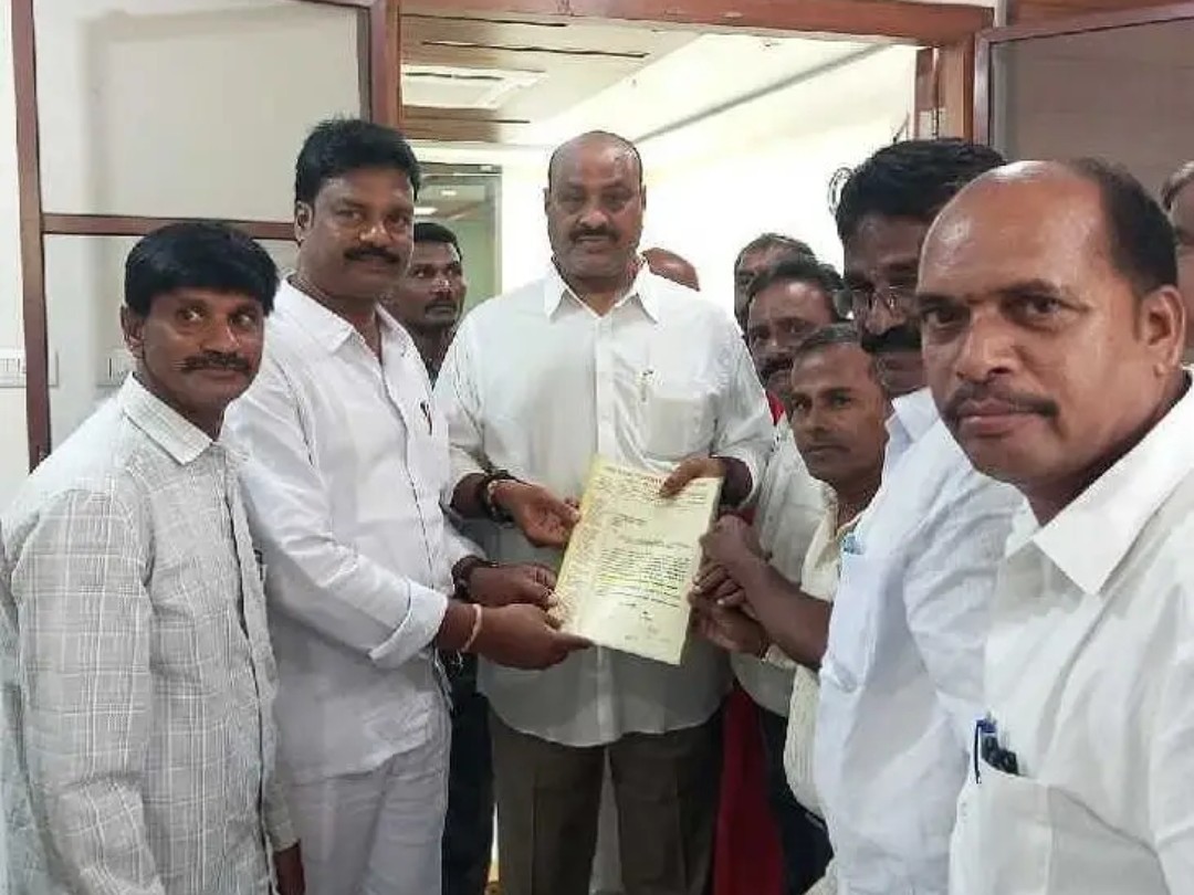 ఉపాధ్యాయులను రెగ్యులర్ చేయాలని వినతి