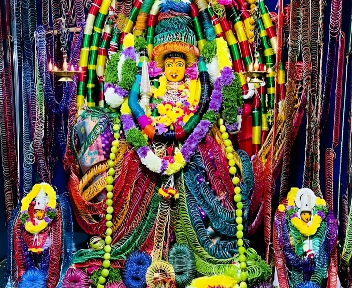 గజ్వేల్లో 25 వేల గాజులతో రోహిణి దేవిగా మహంకాళి అమ్మవారు