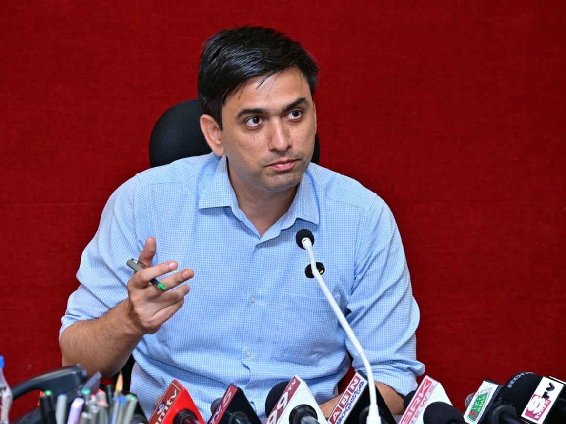 కౌంటర్ దాఖలులో అలసత్వం తగదు:కలెక్టర్
