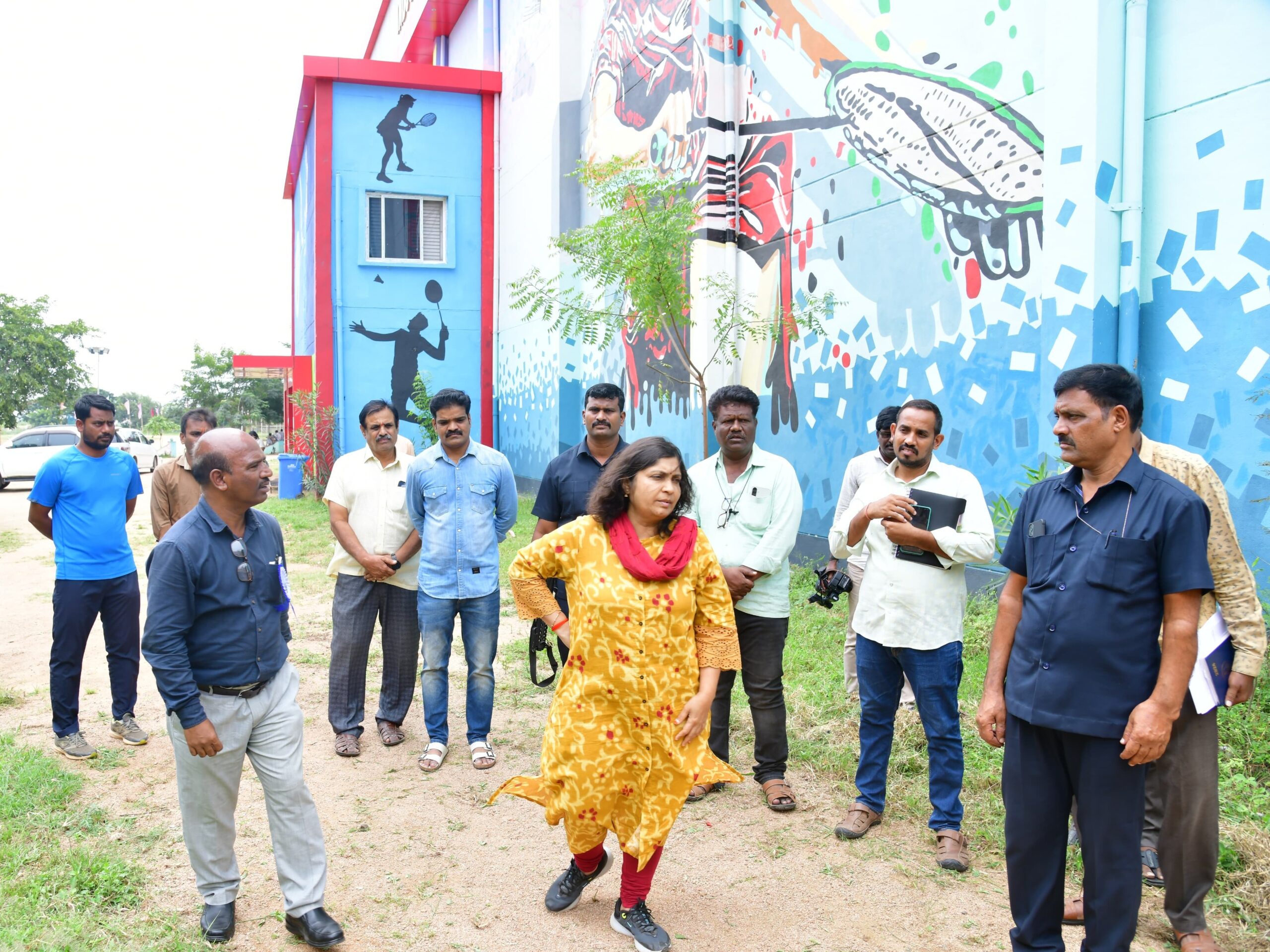 ఇండోర్ స్టేడియంను సందర్శించిన కలెక్టర్