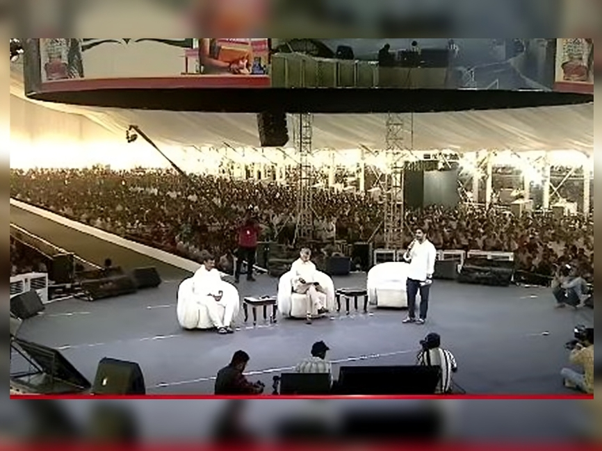 డీఎస్సీ విజేతలకు నియామక పత్రాలు అందజేత