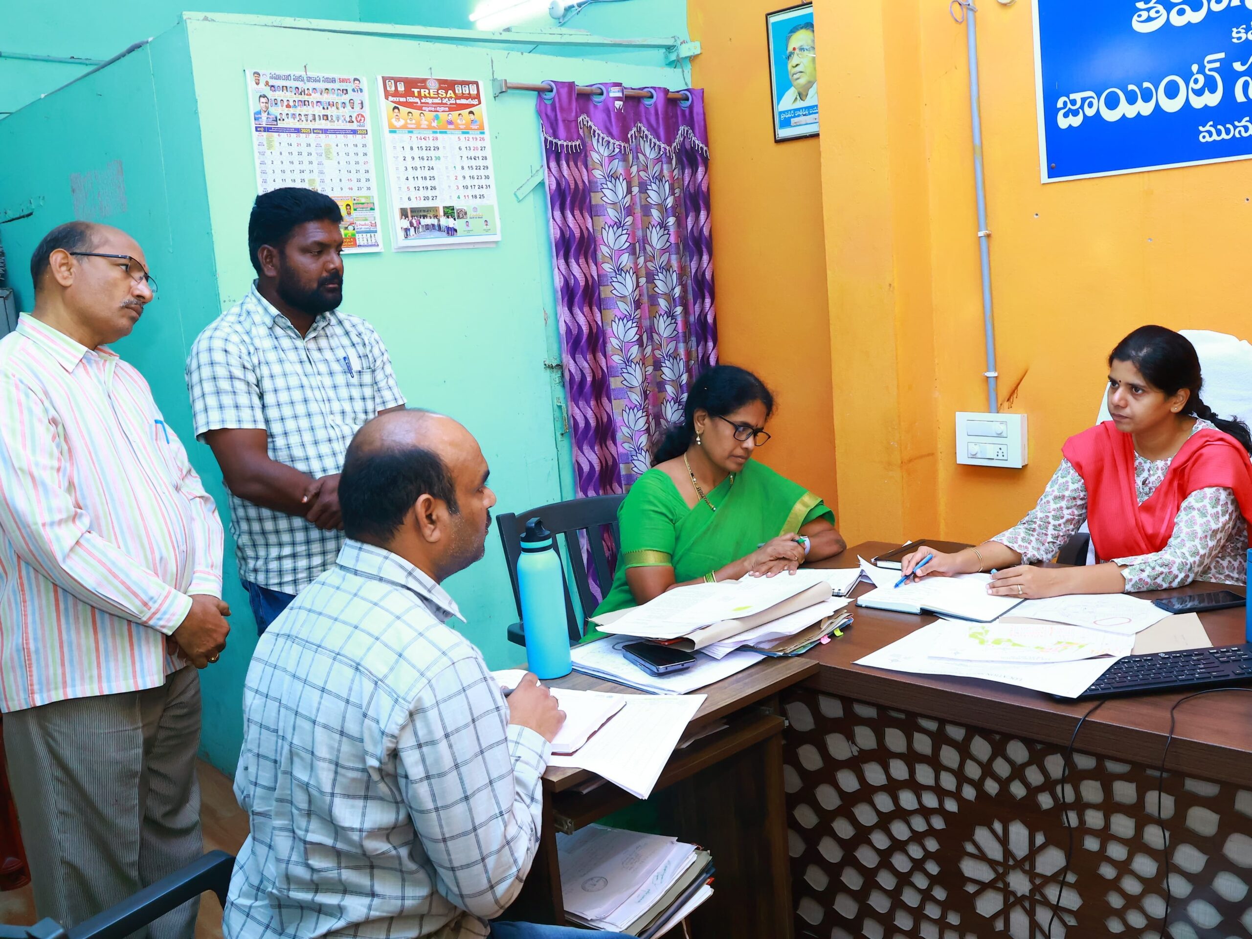 ఫిర్యాదులను వెంటనే పరిష్కరించాలి: కలెక్టర్