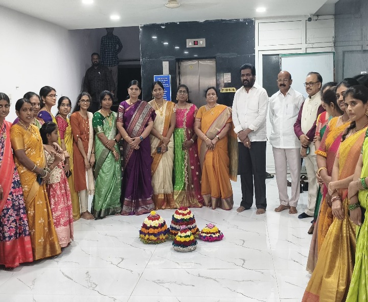 డీసీసీబీ ప్రధాన కార్యాలయంలో ఘనంగా బతుకమ్మ వేడుకలు