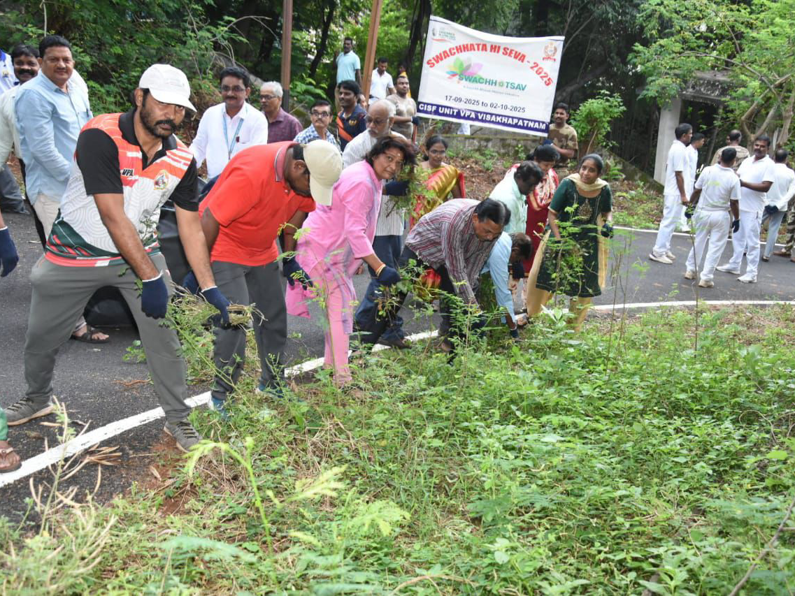 విశాఖ పోర్టులో ఏక్ దిన్ -ఏక్ గంటా-ఏక్ సాథ్