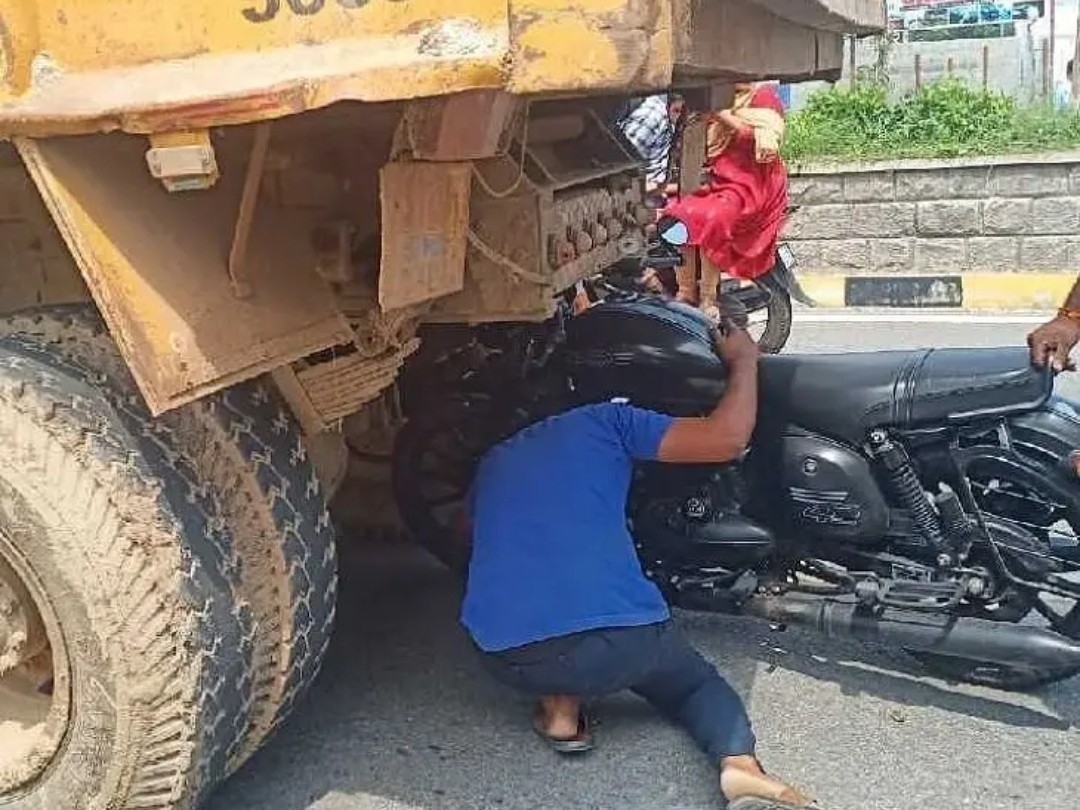 నల్గొండ శివారులో రోడ్డు ప్రమాదం