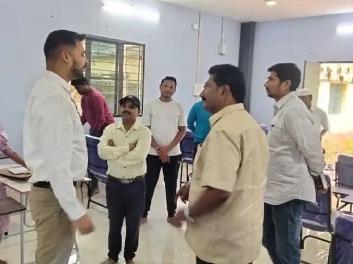 గ్రంథాలయాన్ని సందర్శించిన సబ్ కలెక్టర్