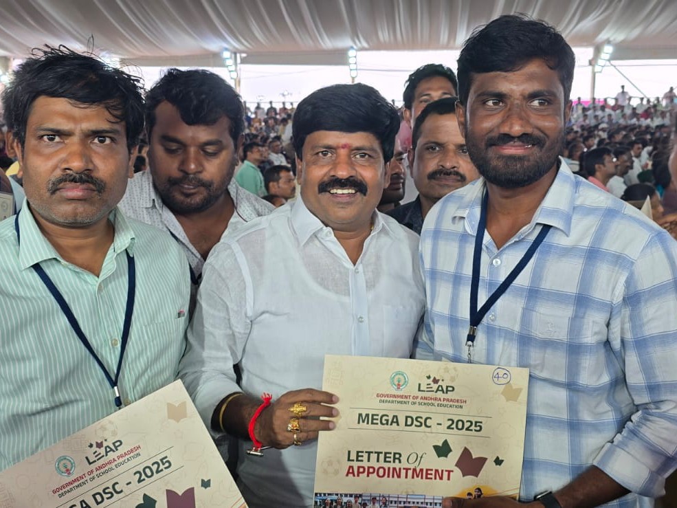 అభ్యర్థులకు నియామక పత్రాలు అందజేసిన :ఎమ్మెల్యే